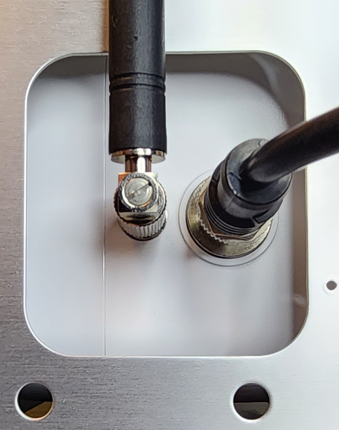 Node-S accessory cable connected, antenna finger-tight