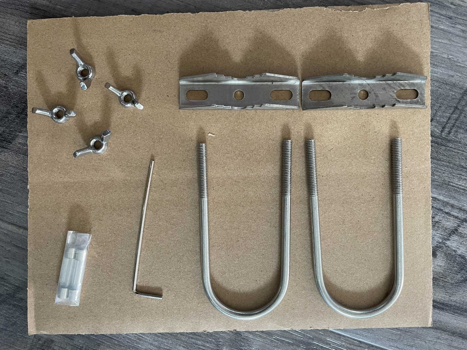 Standard accessories pack: U-bolts, dog-tooth mounts, butterfly screws, hex key, and fuses
